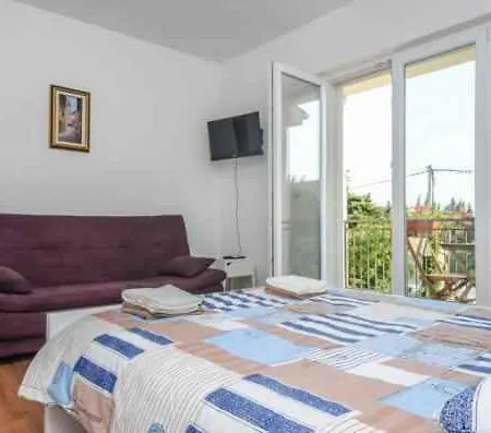 Apartment In Sv. Filip I Jakov 53915