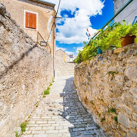 In Sv. Filip I Jakov 53915 Daire