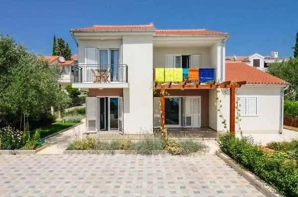 Апартаменты In Sv. Filip I Jakov 53915 *